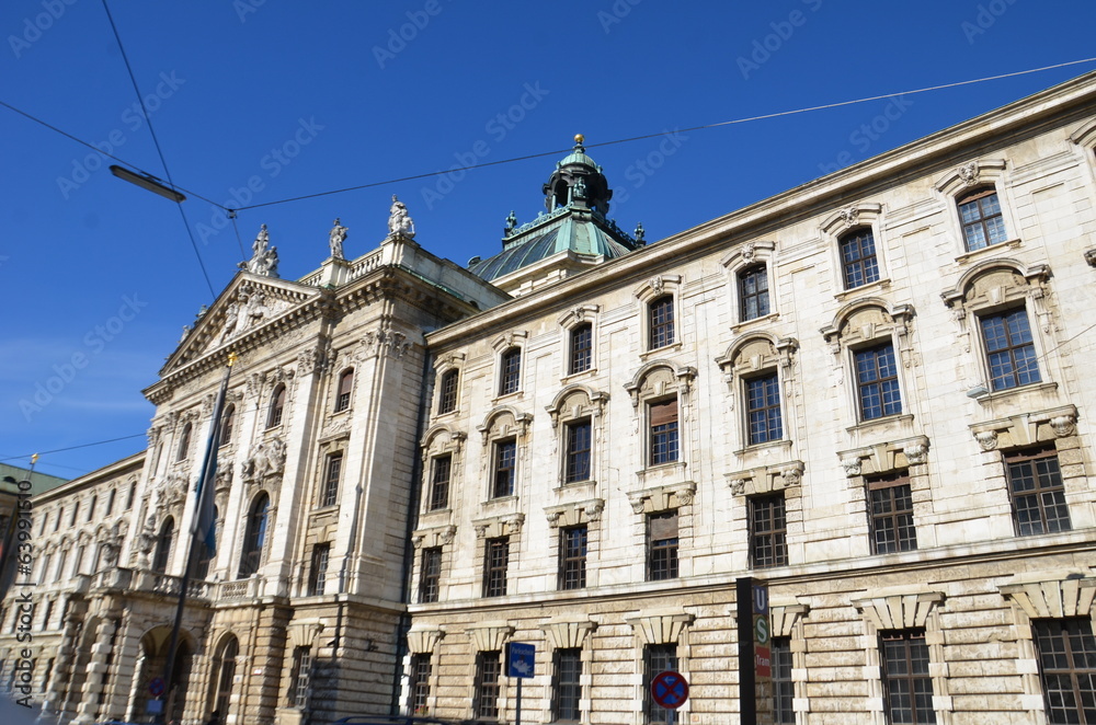 Obraz premium Karlsplatz, Münich, palais de Justice