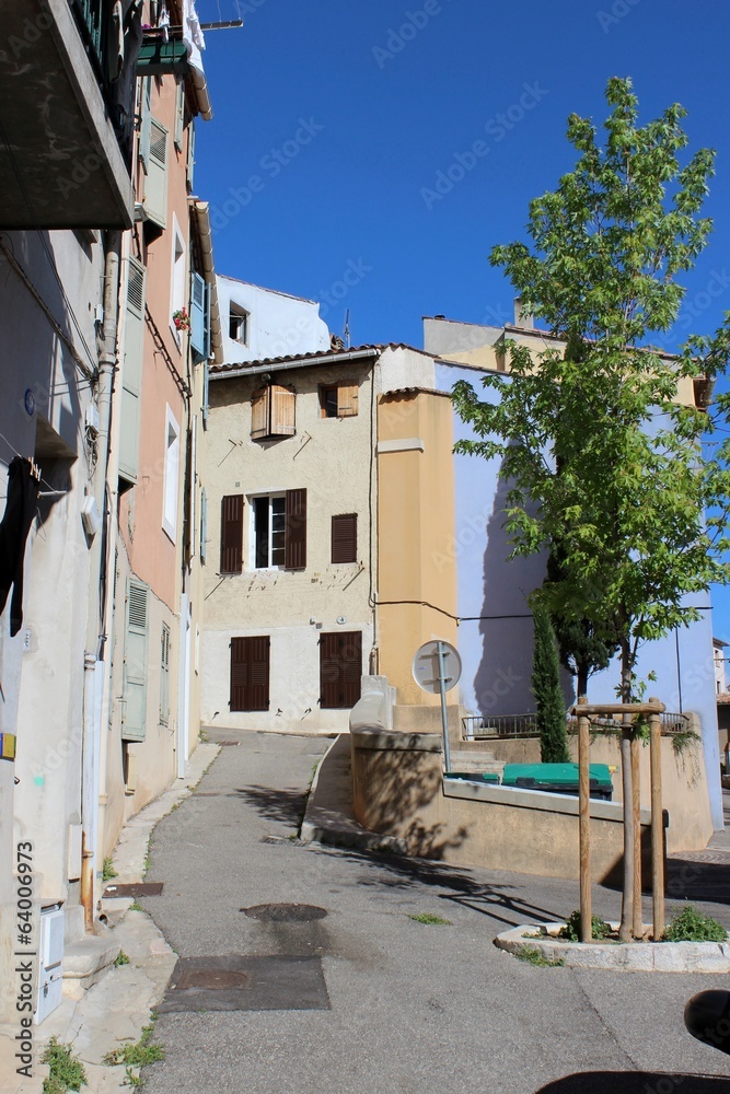 Fototapeta premium Rue Christine dans le centre historique d'Aubagne