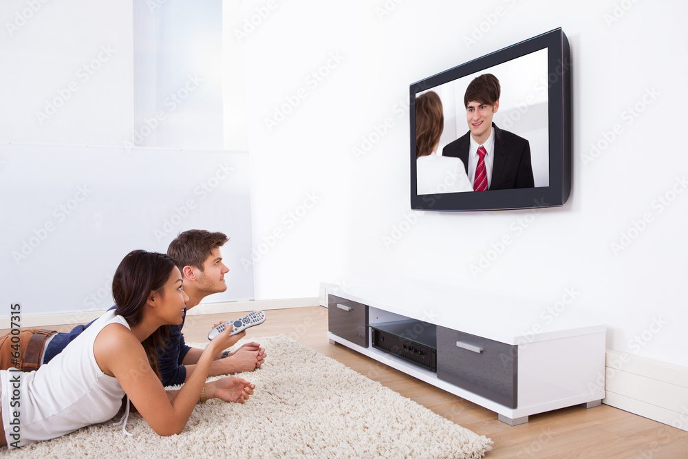 Fotografie Couple Watching TV At Home