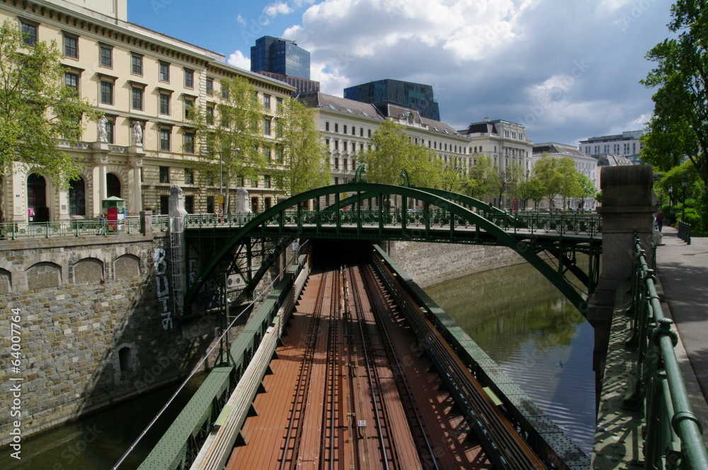 Rundbogenbrücke in Wien 2