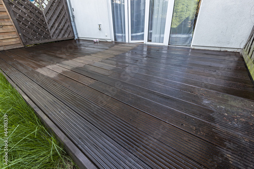 Terrasse mit Öl neu geölt - Wetterschutz