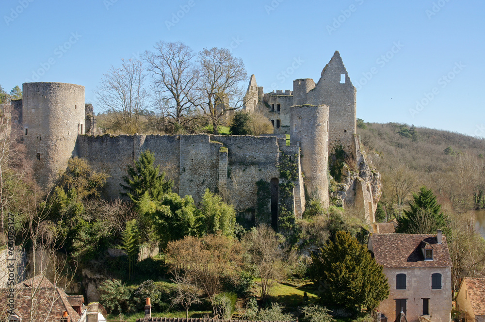 Obraz premium Ruine du château d'Angles-sur-l'Anglin