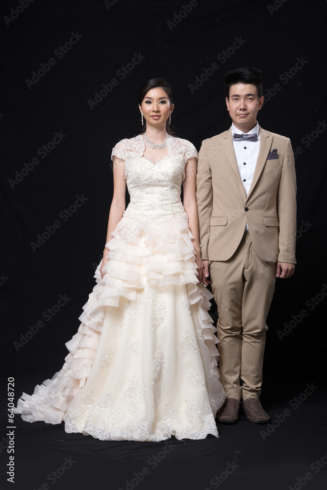 Fototapeta premium Asian bride and groom wedding