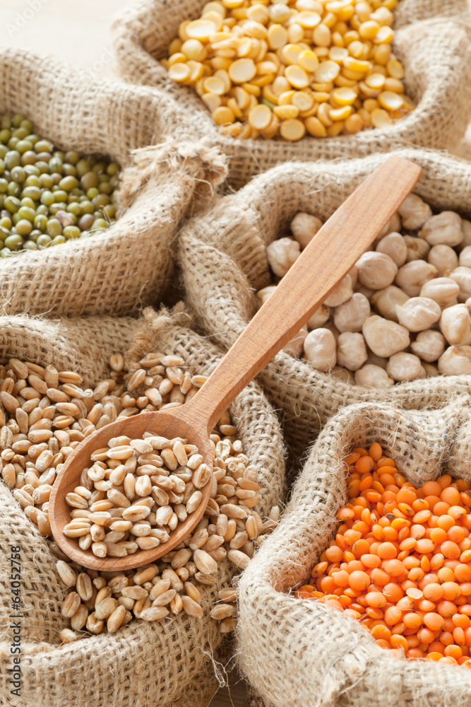 Fototapeta premium hessian bags with wheat, peas, chick peas, red lentils and gree