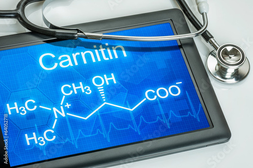 Tablet mit der chemischen Strukturformel von Carnitin