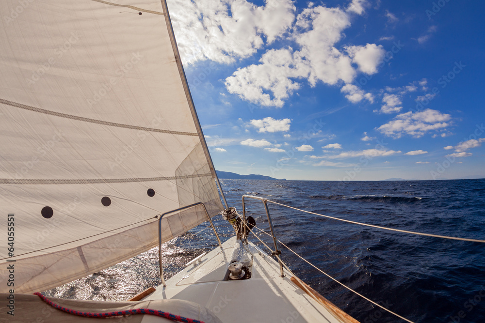 Obraz premium Anchor, forestay and furling drum on the yacht bow in sea