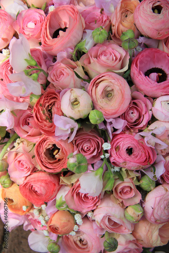 Fototapeta Naklejka Na Ścianę i Meble -  Pink roses and ranunculus bridal bouquet
