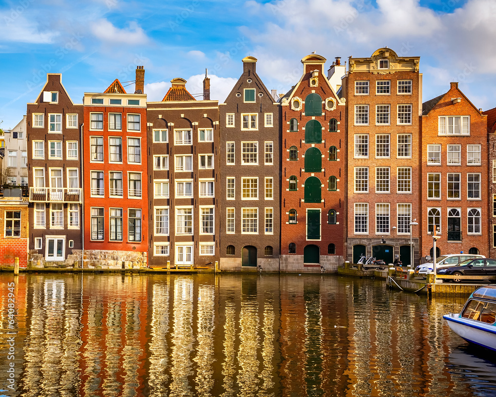 Obraz premium Stare budynki w Amsterdamie