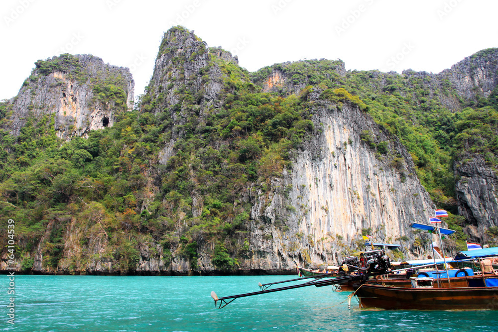 Thai boat, cliff and crystal clear sea - Phi Phi island, Thailan