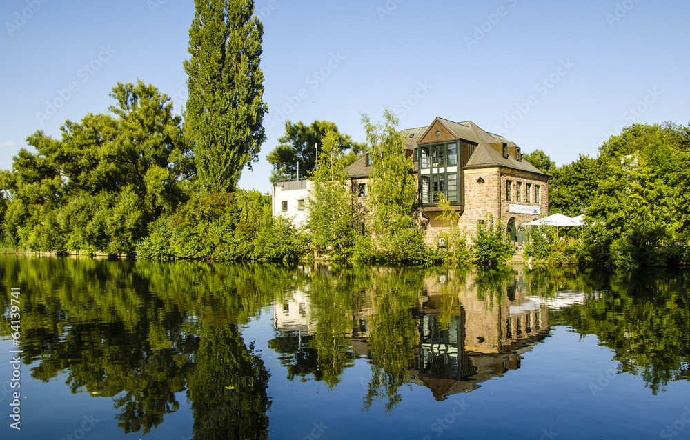 Spiegelung eines Hauses in der Ruhr in Muehlheim Spiegelung eines Hauses in der Ruhr in Muehlheim