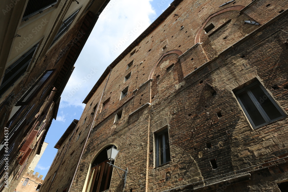 Fototapeta premium Architecture of Italy. Siena - largest tourist center