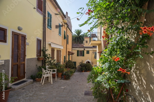 Fototapeta Naklejka Na Ścianę i Meble -  ancient street at tuscany village