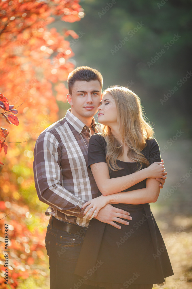 Fototapeta premium Portrait of a young couple in autumn Park 