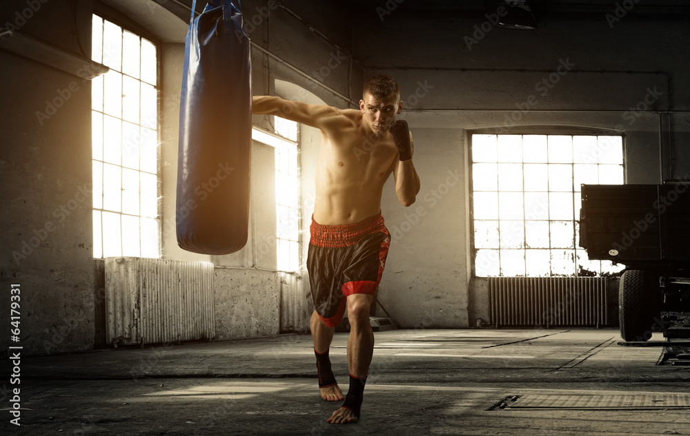 Young man boxing workout in an old building - obrazy, fototapety, plakaty 