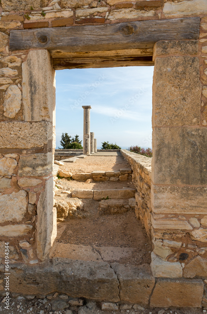 Fenêtre sur colonnes antiques, sanctuaire d'Apollon