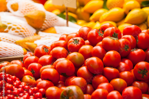 Tomato Market Sale