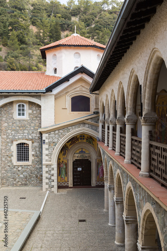 Galerie à arcades au monastère de Kykkos
