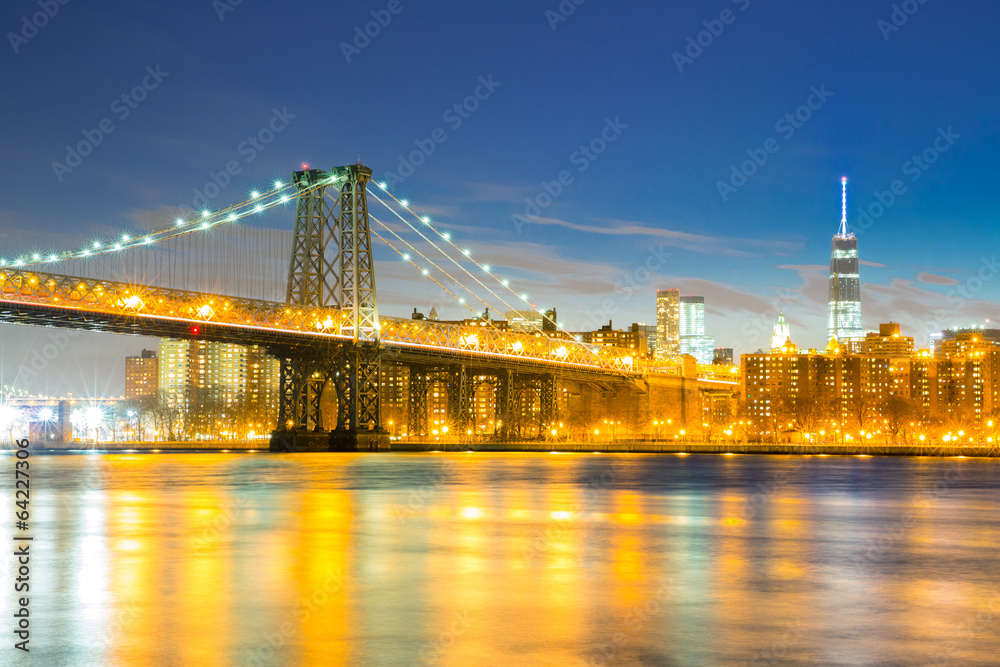 Fototapeta premium Williamsburg Bridge at dusk