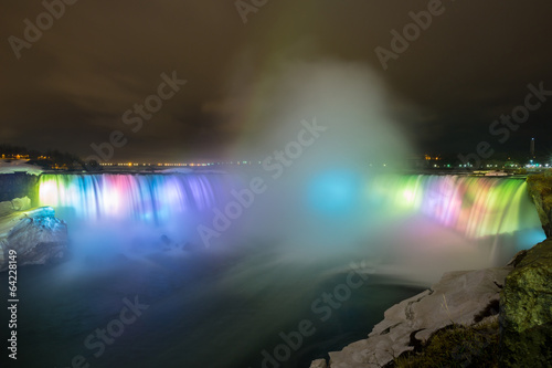 Niagara Falls Light at night © vichie81