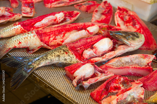 Billede på lærred cut fish prepared for selling