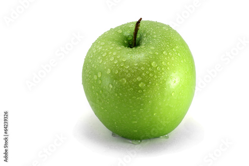 Яблоко зеленое, с каплями воды