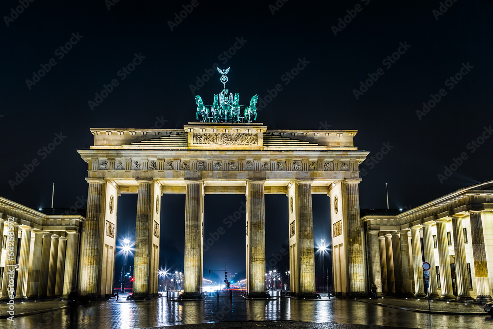 Fototapeta premium Brandenburg Gate in Berlin - Germany