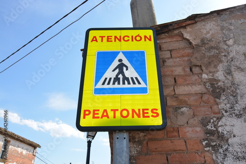 atención cruce de peatones photo