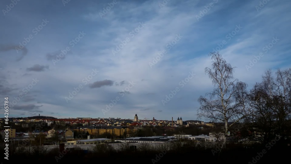 Wolken über der Stadt - Zeitraffer, Timelapse