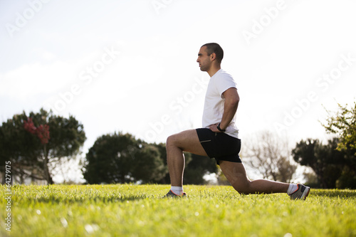 Man exercising in outdoor © Helder Almeida