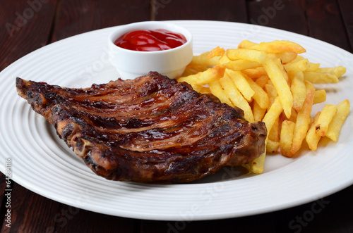 BBQ Ribs with fries