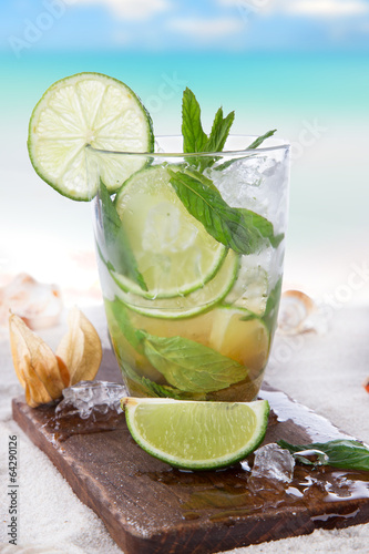 fresh mojito drink