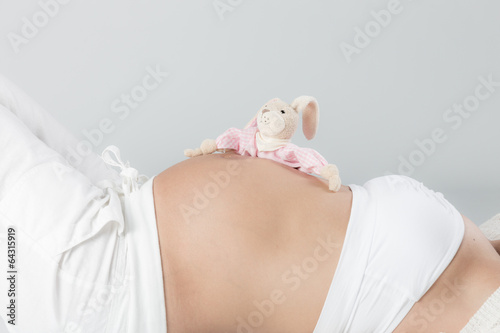 Babybauch mit Plüschfigur photo