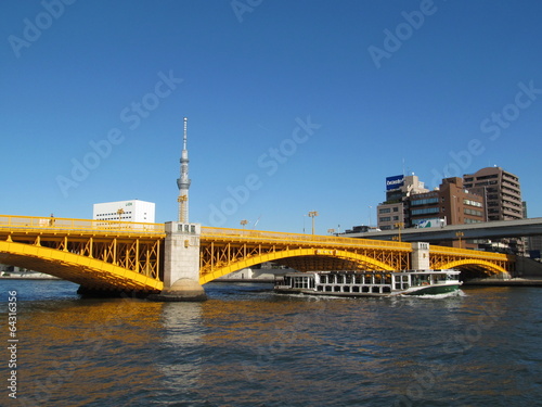 蔵前橋と船 © ほじん
