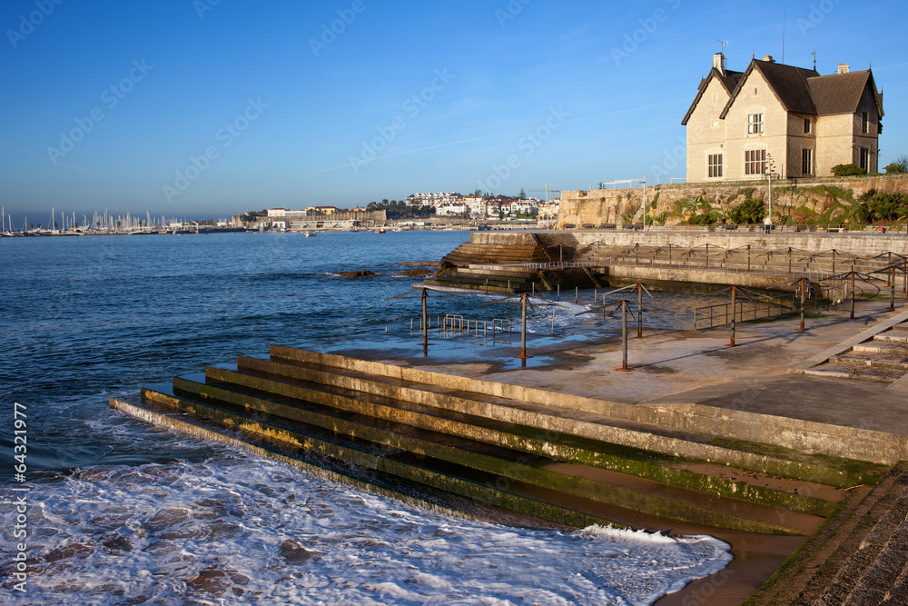 Obraz premium Atlantic Ocean Waterfront in Cascais