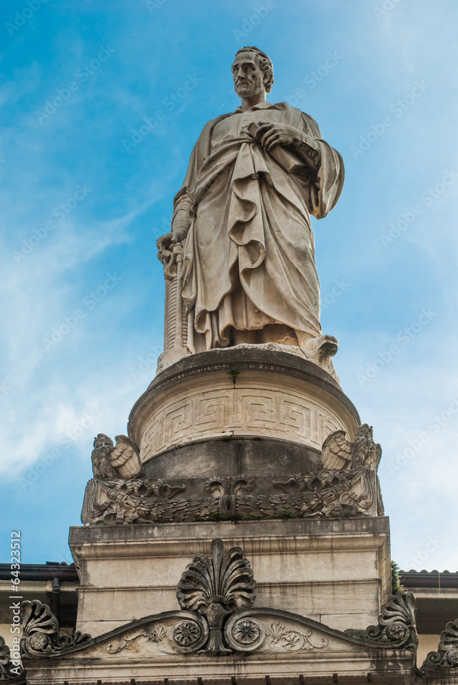 Statua Alessandro Volta, Como