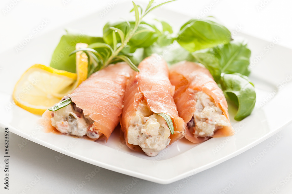 Smoked salmon roll with vegetable salad
