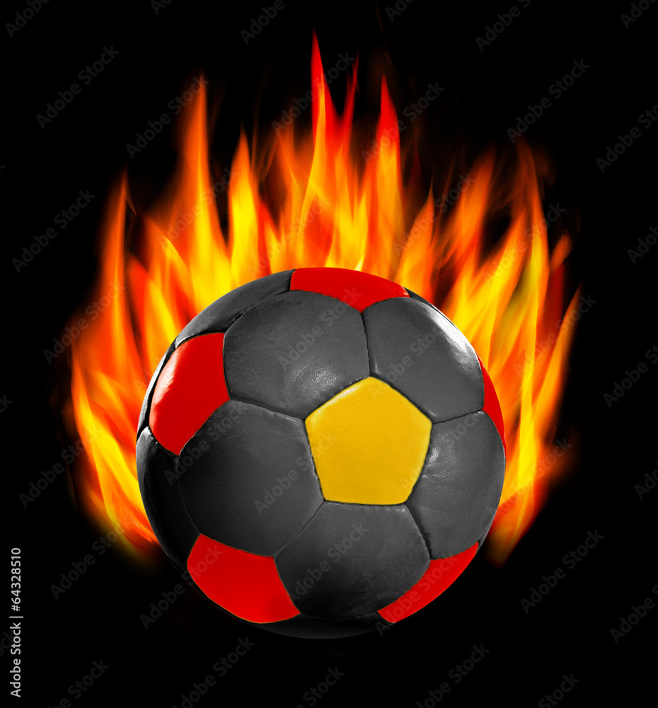 Fototapeta premium Fußball mit Feuer