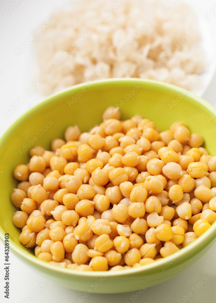 cooked and peeled chickpeas