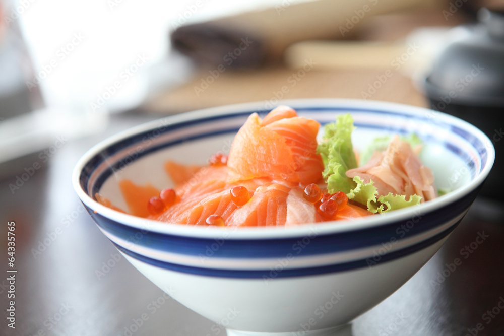 Salmon sushi don