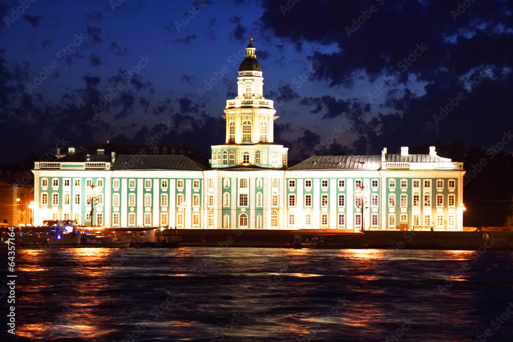 Obraz premium Night view of St Petersburg. Kunstkamera