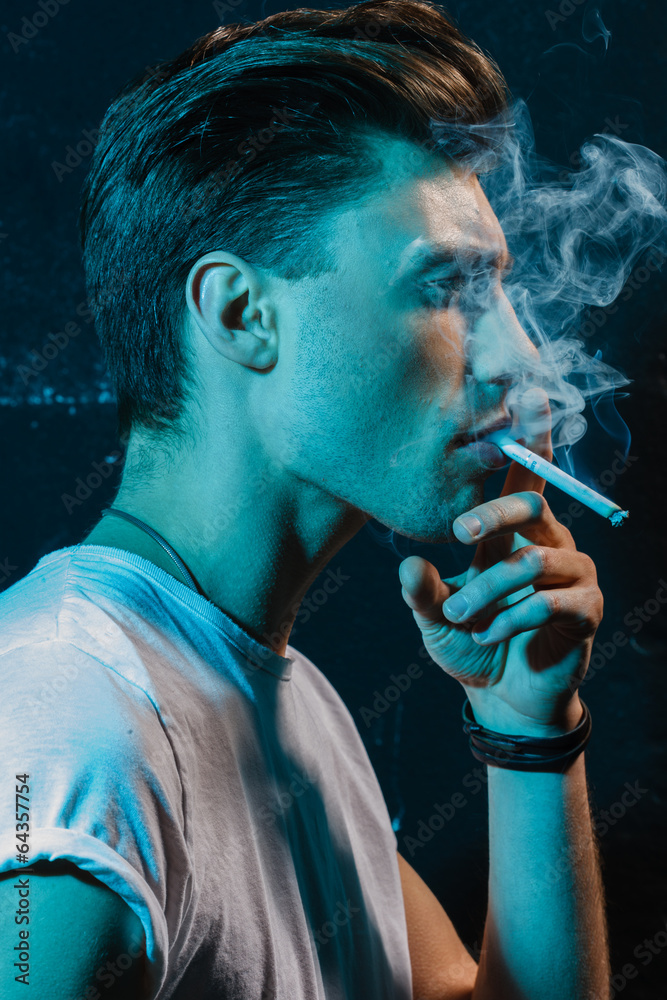 Fototapeta premium smoking man,