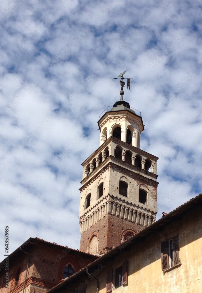 torre nel centro storico di Saluzzo