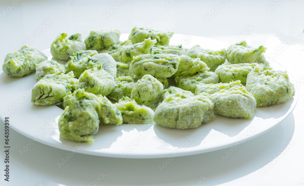 Gnocchi mit Bärlauch wird Zubereitet Gnocchi mit Bärlauch wird Zubereitet