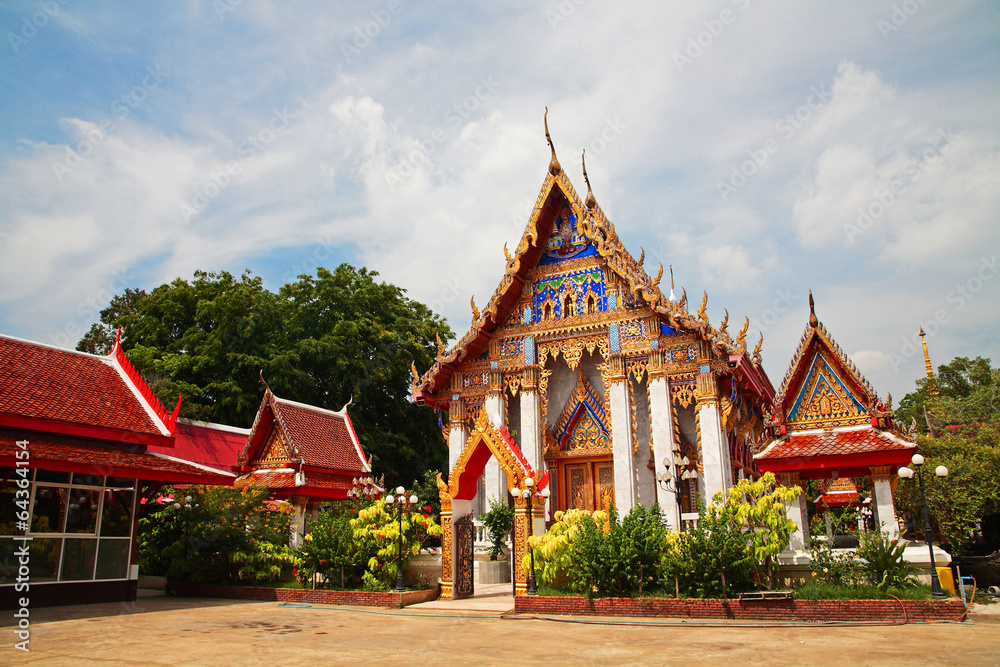 Thai temple architecture in Pathum Thani