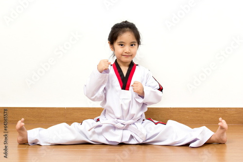 Canvas Print Little asian child in fighting action