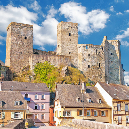 Burg Runkel über der romantischen Stadt an der Lahn