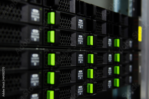 Array disk storage in data center