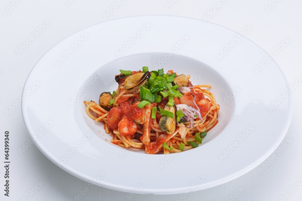 Pasta with shrimps, herbs and mashrooms