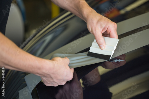 Car wrapper straightening foil with a squeegee