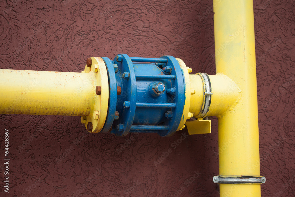 yellow gas pipe